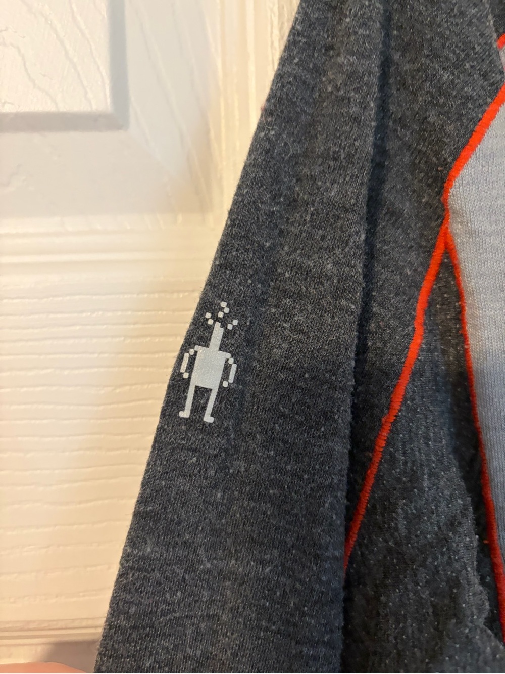 Flawed Smartwool Light Gray Dark Charcoal quarter Zip-Front Red Trim thumb hole - Picture 3 of 10